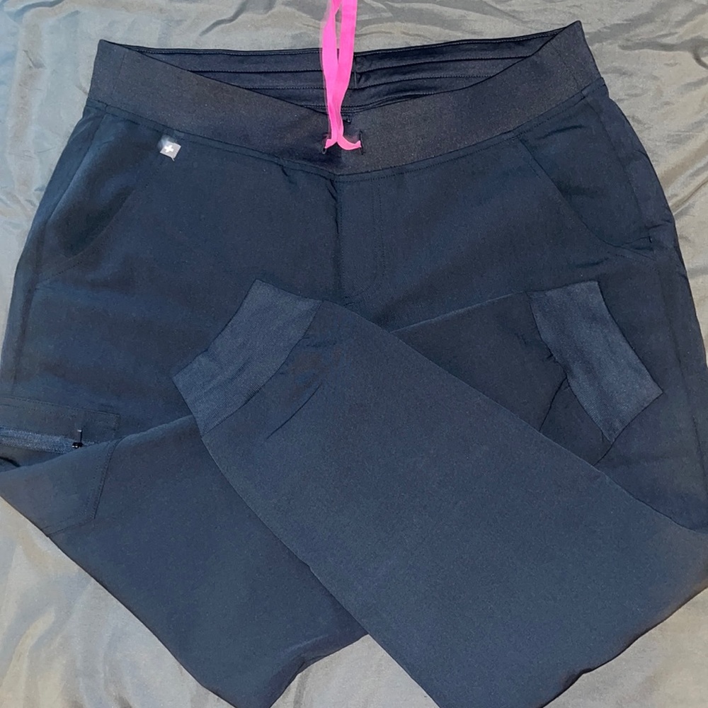 FIGS Zamora jogger